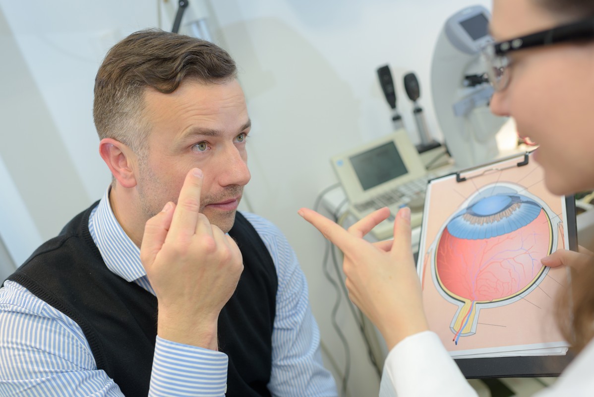 female ophthalmologist explaining pathology to male patient