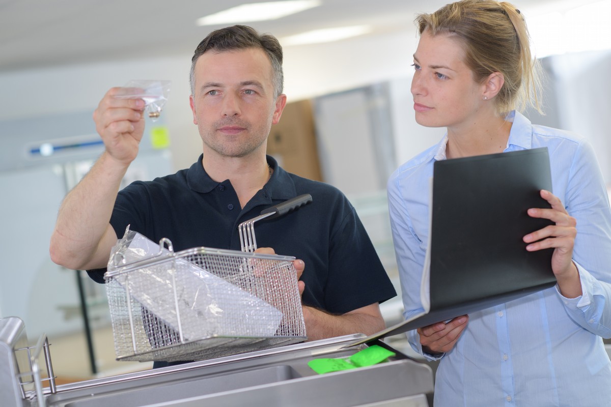 lab technician with an urine specimen