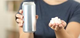 woman-hands-holding-a-soda-drink-can-and-sugar-cubes