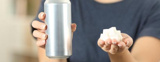 woman-hands-holding-a-soda-drink-can-and-sugar-cubes
