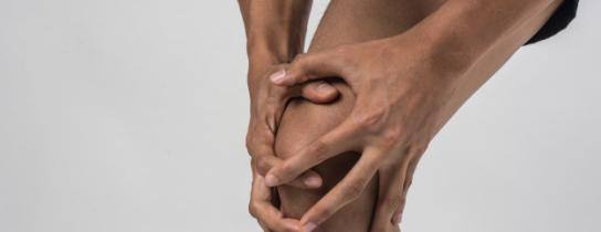 young-sport-man-with-strong-athletic-legs-holding-knee-with-his-hands-pain-after-suffering-ligament-injury-isolated-white_1150-2939