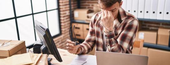 young-man-ecommerce-business-worker-stressed-working-at-office