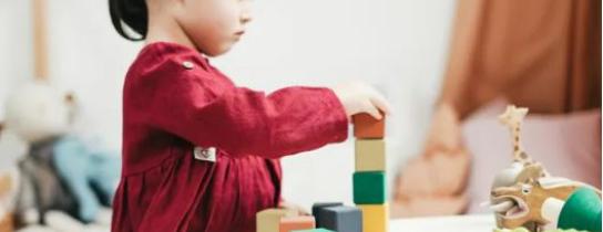child playing with blocks
